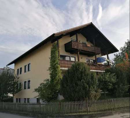 Modernisierte 4-Zimmer-Wohnung mit Balkon in Niederalteich