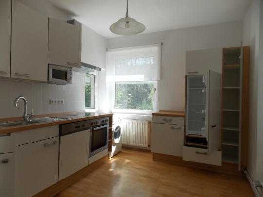 Helle 2 Zimmer Wohnung in Erdgeschoss * mit Einbauküche *