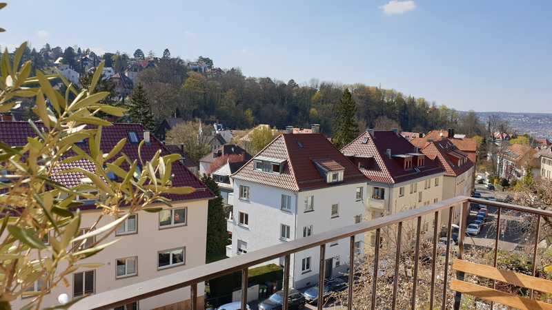 Traumhafte 3-Zimmer-Wohnung in Halbhöhen-Aussichtslage mit Balkon, EBK und Garten