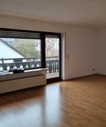 Ansprechende 4-Zimmer-DG-Wohnung mit großem Balkon in I.-O./Göttschied