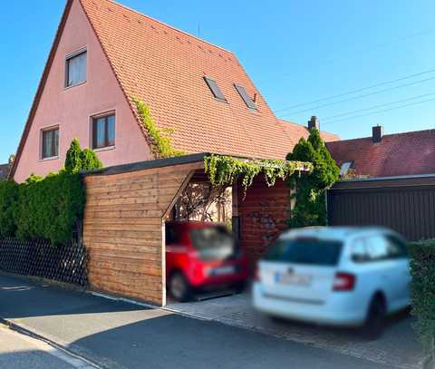 Charmante Doppelhaushälfte in Erlangen-Bruck – Modernisiertes Zuhause mit Wohlfühlcharakter!