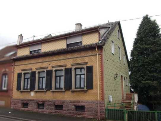 Preiswerte 5-Raum-Doppelhaushälfte in Schiffweiler