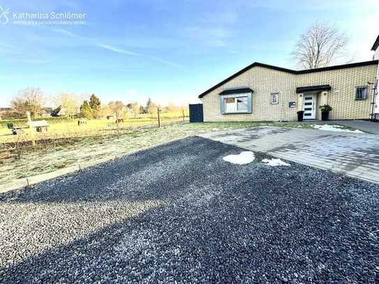 Großzügig, barrierearm, naturnah - Modernisierter Bungalow am Feldrand auf 1.785 m² Grundstück!