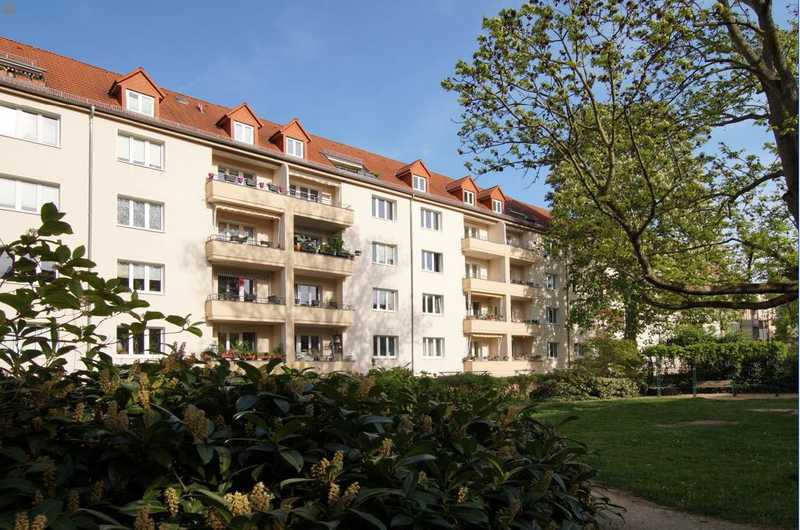 Gepflegte 2-Zimmer Wohnung im 2. OG mit Küche und Balkon in Striesen-Süd