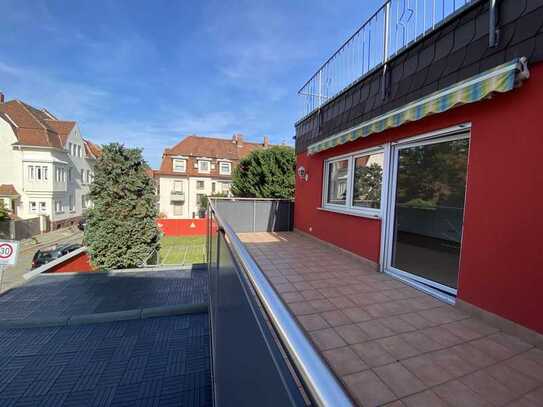 Tolle, großzügige Wohnung mit Balkon und Terrasse zu vermieten! WG geeignet, bezugsfrei ab sofort !