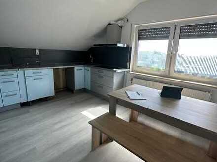 Gemütlich Dachgeschosswohnung inklusive Balkon