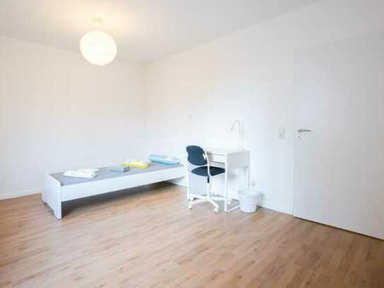 Nice single bedroom in a 4-bedroom apartment near Elbruchstraße train station