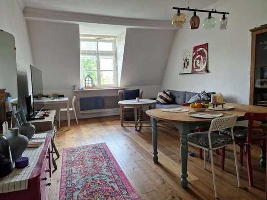 Wunderschöne Altbau - Wohnung am Rotkreuzplatz