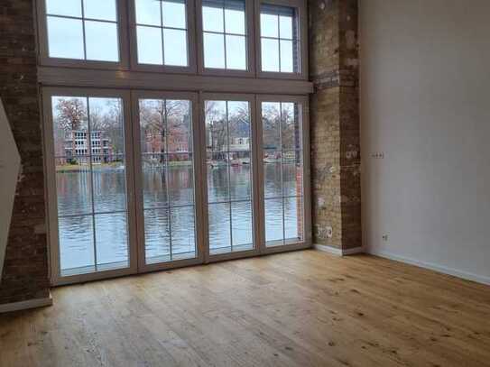 EINMALIG - hochwertig saniertes Loft direkt an der Spree - Bootsliegeplatz, Design-EBK