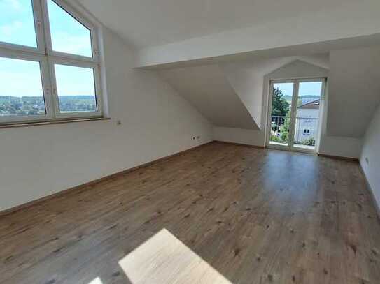 Wohnen im Grünen mit schöner Aussicht - zwei Zimmer mit zwei Balkonen!