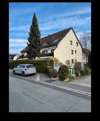 Top1-Raum-Penthouse-Wohnung mit Balkon und Blick ins Grüne in Schnaittach