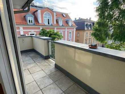 Geschmackvolle und geräumige Wohnung mit zwei Zimmern sowie Balkon und EBK in Regensburg