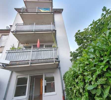 2 ZIMMER WOHNUNG MIT KLEINEM GARTEN ZU VERMIETEN - WARM 820€