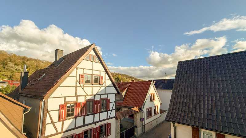                                                               3-Zimmer Dachgeschosswohnung mit Balkon und EBK in Laudenbach                                                       in Laudenbach (Miltenberg)