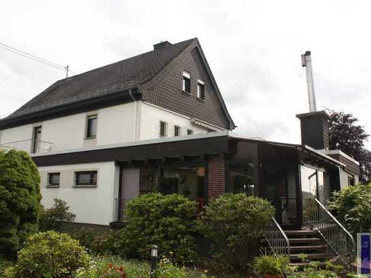 Großzügiges 1-2 Familienhaus mit Garten in angenehmer Lage