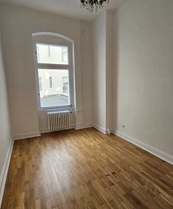 3-Zimmer-Altbauwohnung in Berlin Charlottenburg