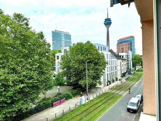 Wohnen im Szene-Viertel Lorettostraße mit Blick auf den Rheinturm und Balkon