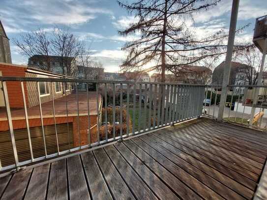 Sanierte 2 RWG im 1. Obergeschoss mit Süd-Balkon zu verkaufen!