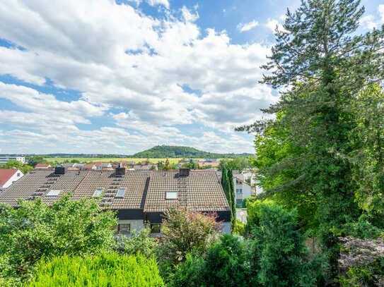 Stilvolle Architektur: Reihenendhaus in Hanglage mit Blick auf die Festung Hohenasperg