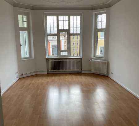 Schöne 4-Zimmer-Wohnung mit Balkon und EBK in Braunschweig