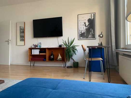 Untermiete ab 01.06: Helle 2-Zimmer Wohnung in zentraler Lage in Köln