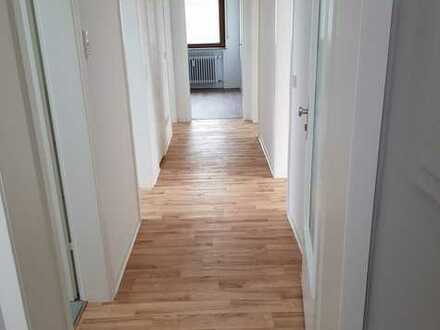 Neu renovierte helle 3-Raum-Dachgeschosswohnung mit Fernblick