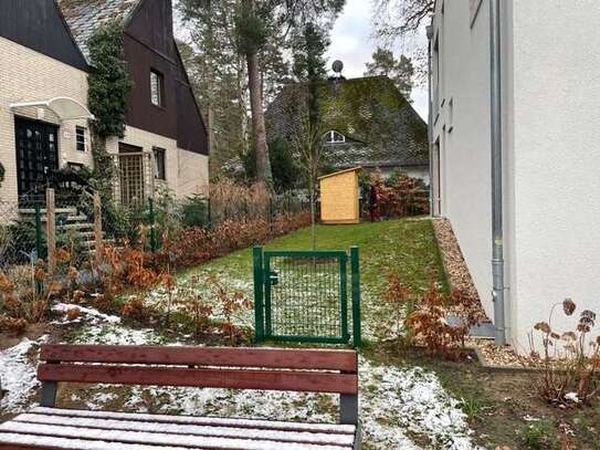 Schöne, geräumige zwei Zimmer Wohnung in Berlin, Nikolassee (Zehlendorf) mit 128 qm Garten