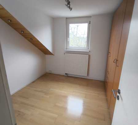 Stilvolle, vollständig renovierte 2,5-Raum-Maisonette-Wohnung mit Balkon in Karlsruhe