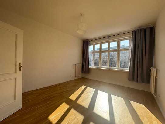 Bezugsfreie, helle 2-Zimmer-Wohnung im historischen Gebäude