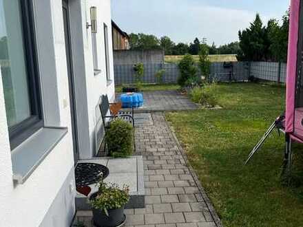 Traumhafte DHH in ruhiger und aber zentraler Lage zu verkaufen.