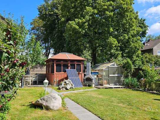 Zweifamilienhaus in ruhiger Wohnlage mit Garten!