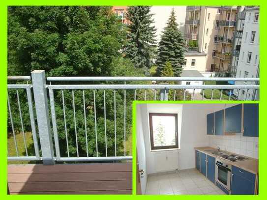 Ruhige DG-Wohnung mit großem Wohnzimmer, EBK und schönen Balkon (+ Abstellraum)