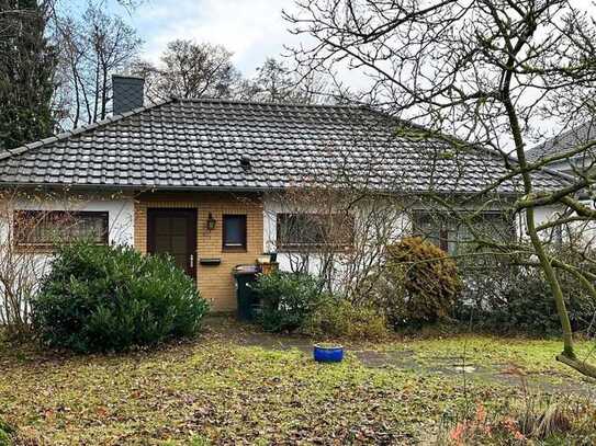 Charmantes Renovierungsprojekt in grüner Oase: Bungalow in Bremen Borgfeld