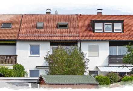 NÜRNBERG-KORNBURG: 5-ZIMMER-REIHENMITTELHAUS MIT KACHELOFEN UND EINZELGARAGE AM GRUNDSTÜCK