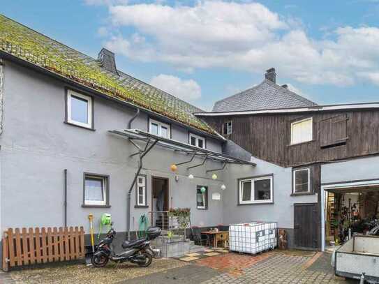 Viele Möglichkeiten: Einfamilienhaus mit Garten und Scheune in Steinbrücken