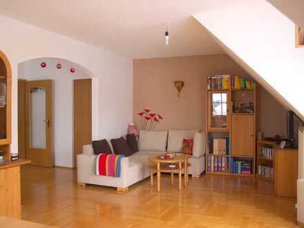 PROVISIONSFREI - Geschmackvolle 2-Zimmerwhg. + Essbereich, Einbauküche, Balkon + TG