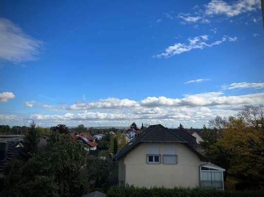 Gut geschnittene, helle 2-Zimmerwohnung mit Balkon am Feldrand.