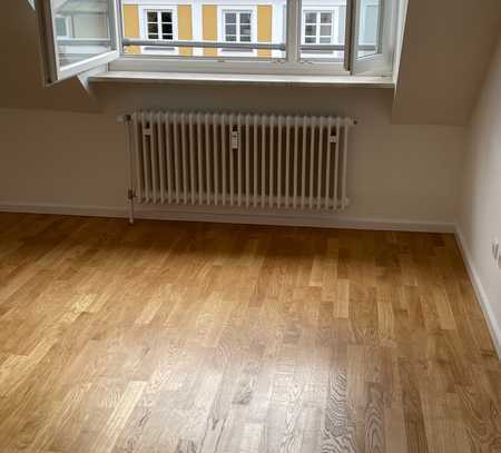 Exklusive, modernisierte 1-Zimmer-DG-Wohnung mit gehobener Innenausstattung in München Neuhausen