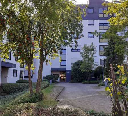 Großzügig geschnittene 2,5-Zimmer-Wohnung mit freier Aussicht vom Westbalkon