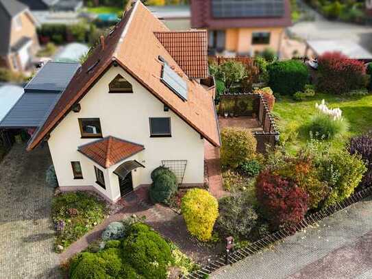 Interessantes Einfamilienhaus mit sehr schönem Garten