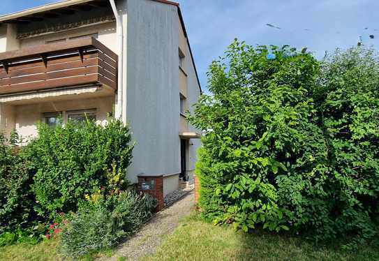 Doppelhaushälfte mit 2 Garagen auf großzügigem Grundstück in bester Lage von Hemsbach