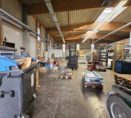 Im Paketpreis ! Multifunktionshalle mit Ausbaupotential + 4 Zimmer Atelierwohnung auf großem Grund!