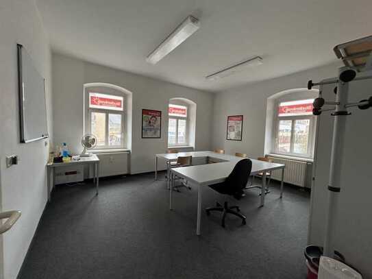 BEZUGSFREI! TOP Gewerbe/Bürofläche, 5-Zimmer-Gewerbe mit Küche+Parkplätze in Dippoldiswalde!