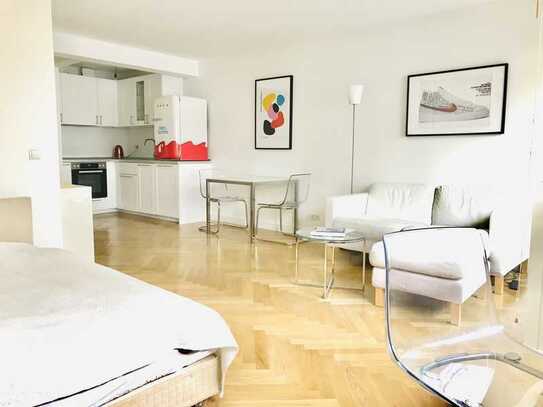 Amazing City Apartment with Furniture close to Alster