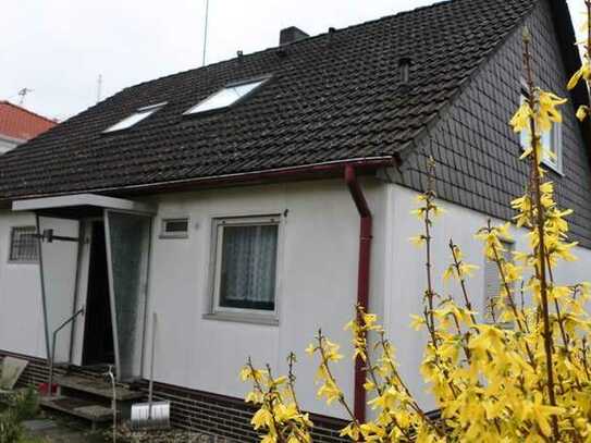 ### Die Lage macht´s. Freistehendes Einfamilienhaus auf tollem Grundstück mitten in Seeheim ###