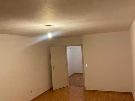 renovierte 1-Zimmer Wohnung mit Balkon und EBK!