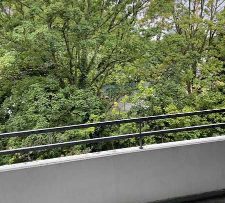 Vollständig renovierte 2-Zimmer-Wohnung mit Balkon und EBK in Wuppertal