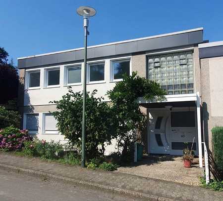 Grebbecke! Frisch renovierte 3-Zi.-Whg., KDB, Loggia mit Fernsicht, Garage, Stellplatz, ca. 102 m²