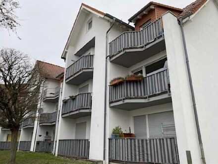 Modernisierte Wohnung mit zwei Zimmern sowie Balkon und EBK in Worms
