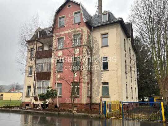 Sanierungsbedürftiges, freistehendes Mehrfamilienhaus